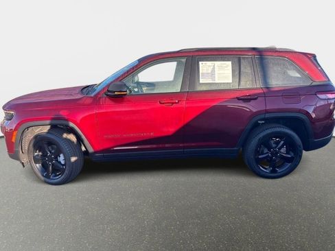 Used 2025 Jeep Grand Cherokee Limited w/ Black Appearance Package image 2