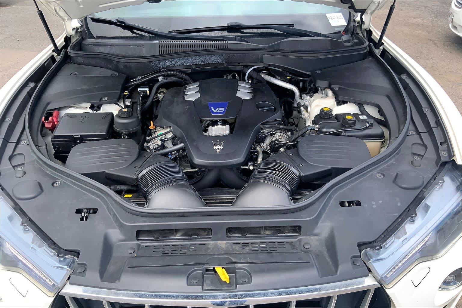 Used 2017 Maserati Levante S AWD/4WD image 9
