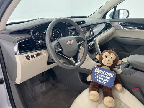 Used 2025 Cadillac XT6 Premium Luxury image 9