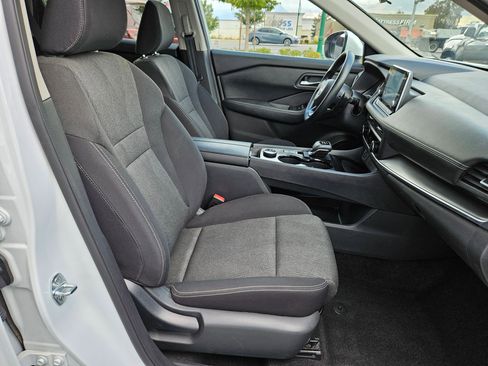 Used 2024 Nissan Rogue SV image 33