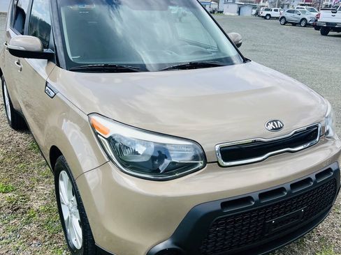 Used 2014 Kia Soul + FWD image 3