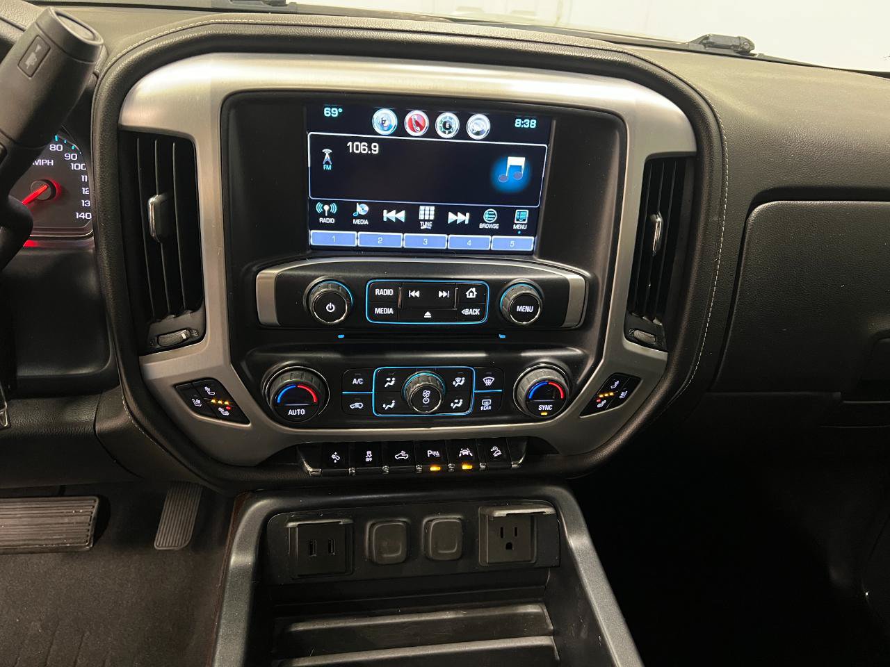 Used 2018 GMC Sierra 1500 SLT AWD/4WD image 44