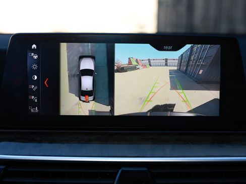 Used 2017 BMW 540i xDrive image 39