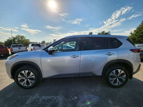 Used 2022 Nissan Rogue SV AWD/4WD image 4