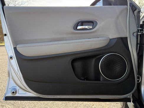 Used 2017 Honda HR-V EX image 12