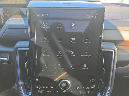 Used 2025 GMC Yukon Denali image 29