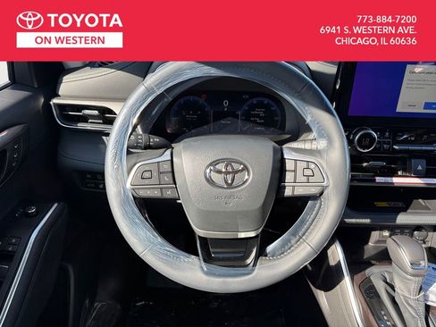 New 2025 Toyota Highlander Limited image 13