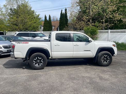 Used 2022 Toyota Tacoma TRD Off-Road AWD/4WD image 11