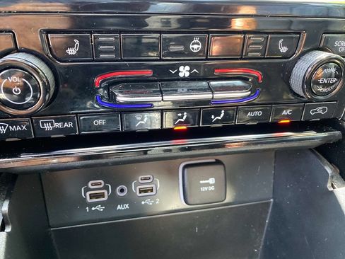 Used 2023 Jeep Grand Cherokee L Limited AWD/4WD image 19