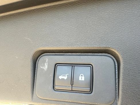 Used 2025 Nissan Rogue SV AWD/4WD image 35