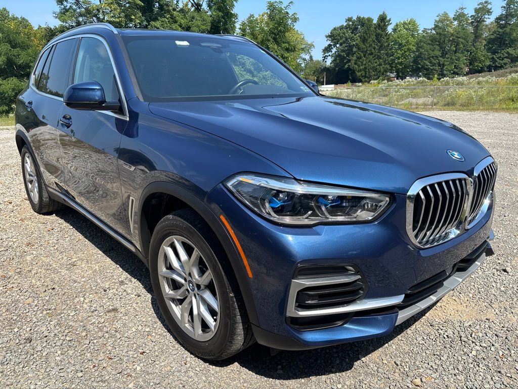 Used 2023 BMW X5 xDrive45e w/ Executive Package AWD/4WD image 4
