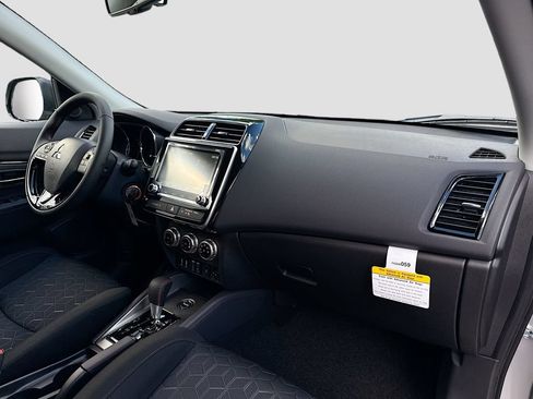 Used 2025 Mitsubishi Outlander Sport LE AWD/4WD image 30