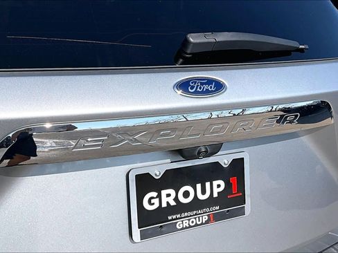 Used 2020 Ford Explorer XLT image 30