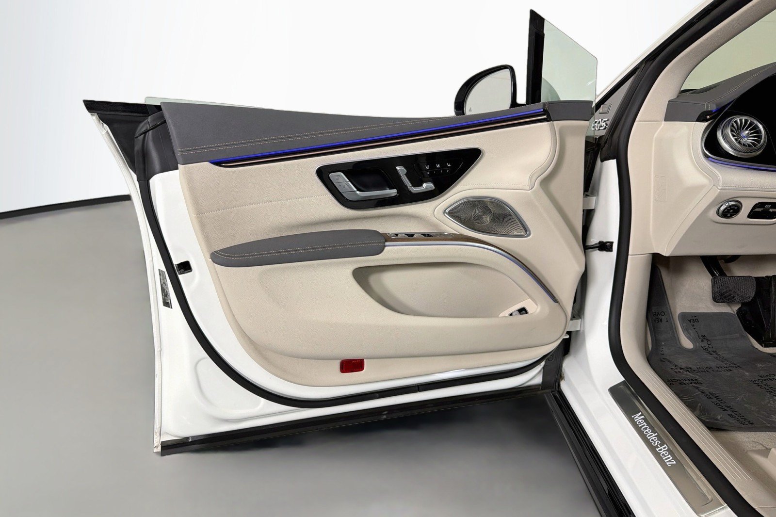 Certified 2023 Mercedes-Benz EQS 580 4MATIC Sedan image 21