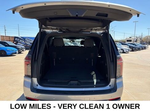 Used 2025 Chevrolet Suburban Z71 AWD/4WD image 19