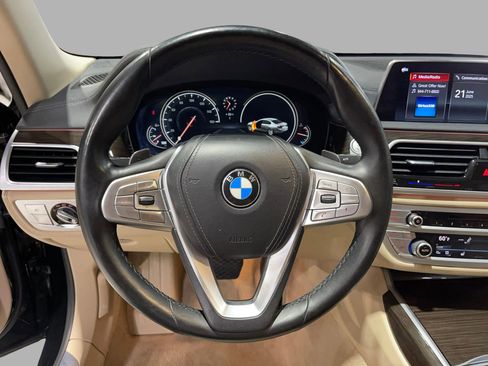 Used 2018 BMW 740i image 32