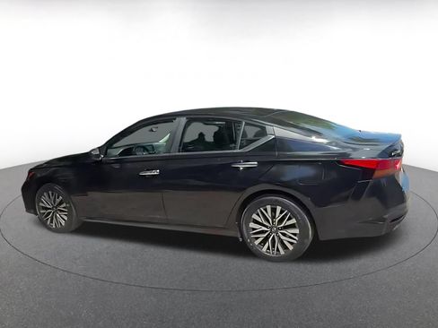 Used 2025 Nissan Altima 2.5 SV FWD image 15