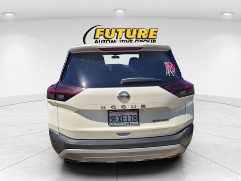 Used 2021 Nissan Rogue SV image 4