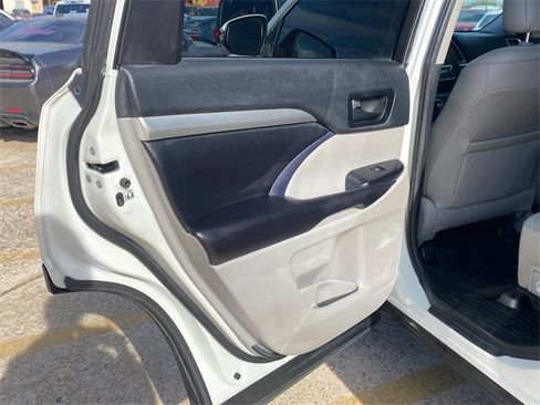Used 2019 Toyota Highlander Plus image 14