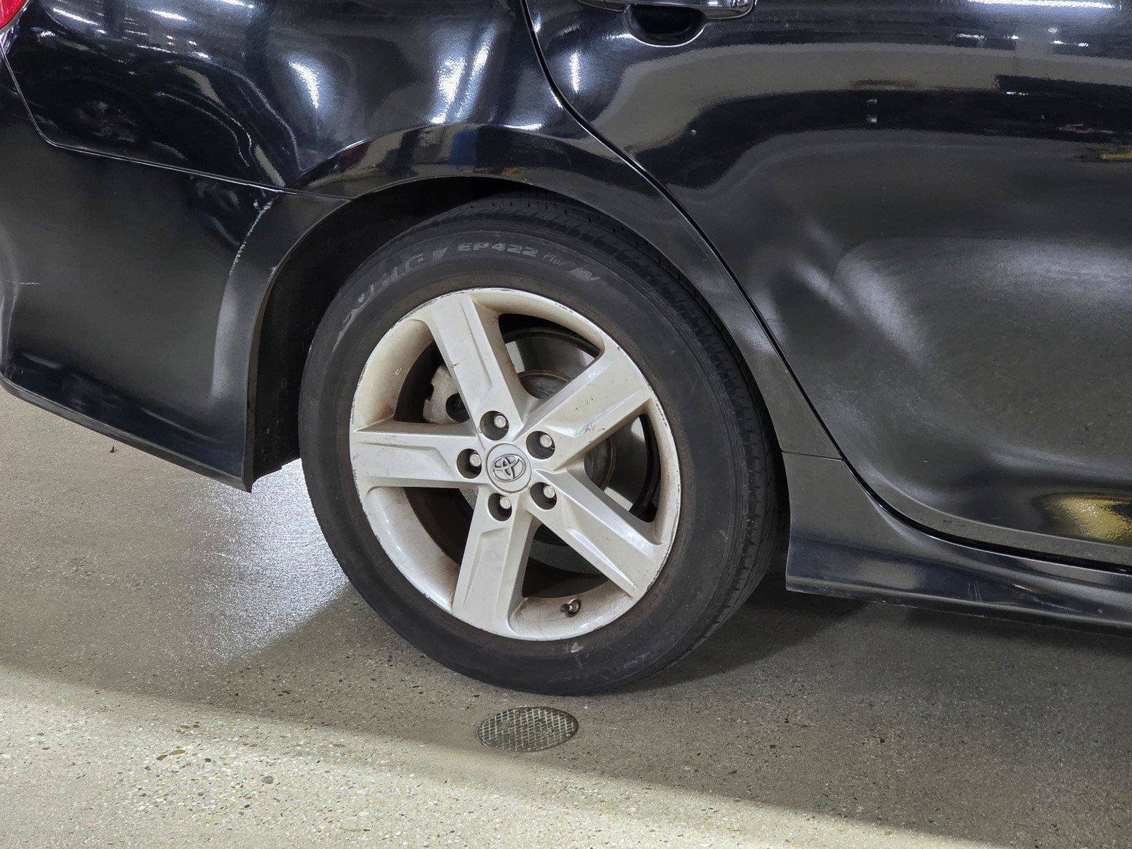 Used 2014 Toyota Camry SE w/ Fleet Convenience Package FWD image 9