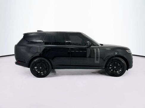 Used 2025 Land Rover Range Rover SE AWD/4WD image 4