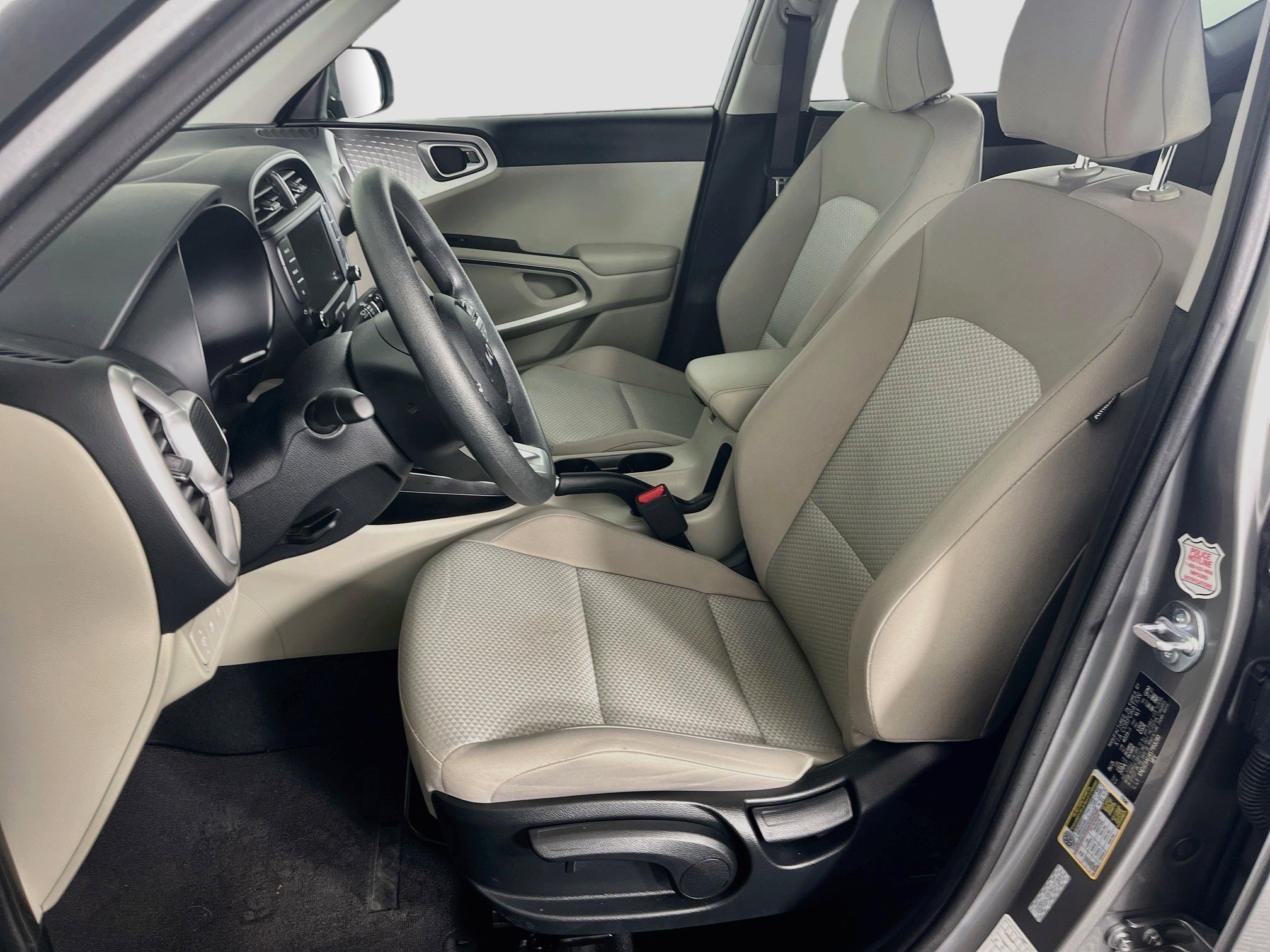 Used 2025 Kia Soul LX w/ LX Technology Package FWD image 13
