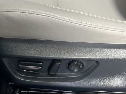 Used 2025 Toyota Camry SE FWD image 9