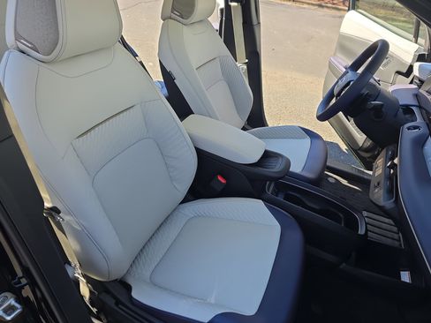 New 2026 Nissan Leaf Platinum+ w/ Floor Mat Package (Platinum+) image 10