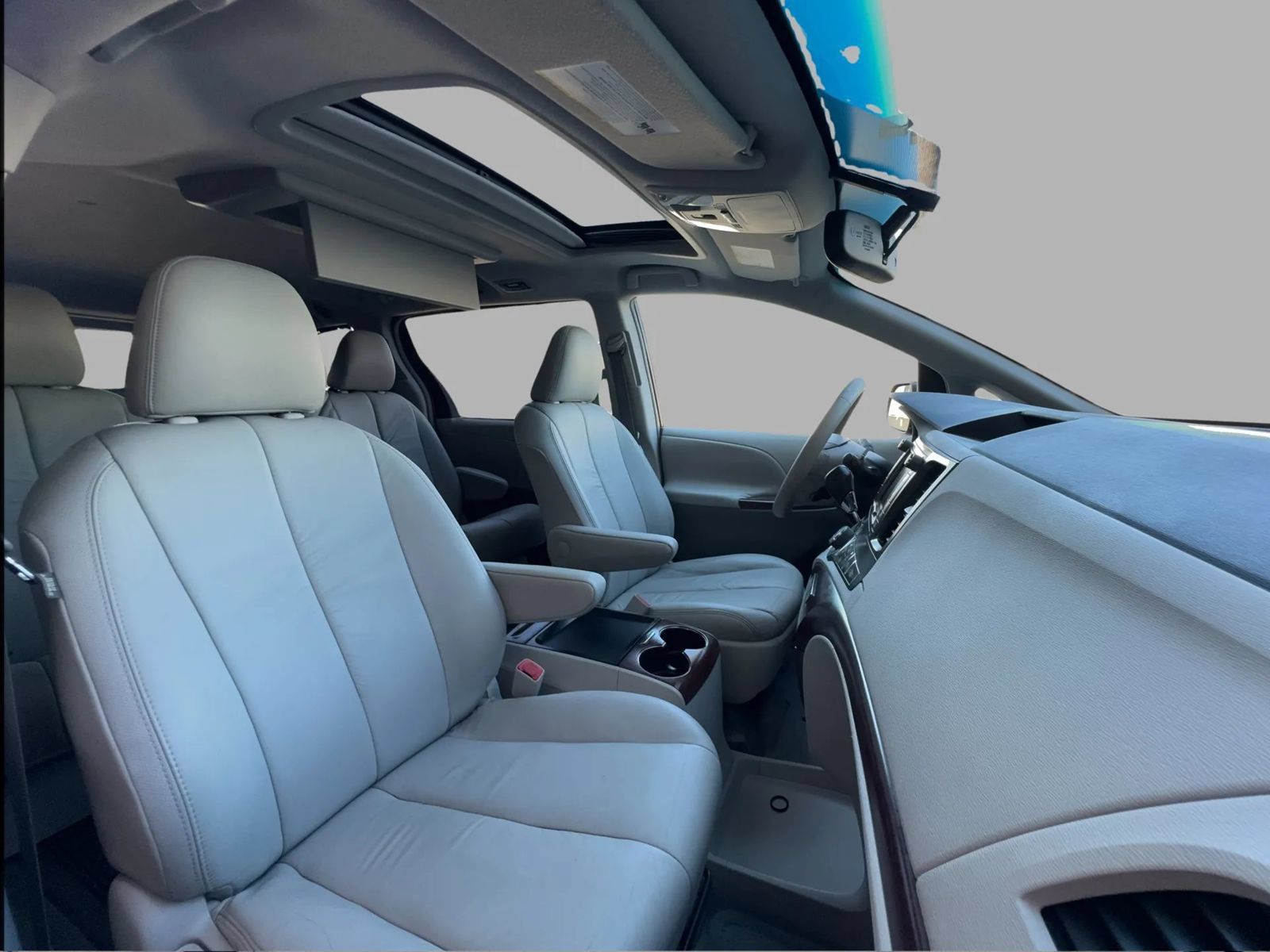 Used 2011 Toyota Sienna XLE w/ Premium Pkg FWD image 38