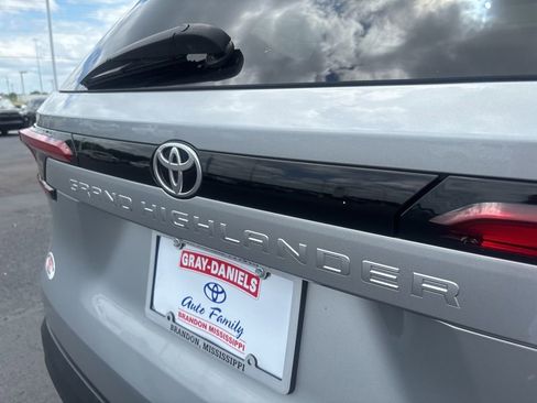 Used 2025 Toyota Grand Highlander FWD image 37