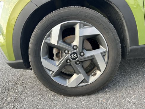 Used 2022 Hyundai Venue SEL FWD image 20