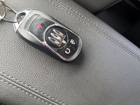 Used 2025 Buick Encore GX Preferred image 23