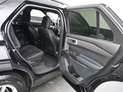 Used 2020 Ford Explorer XLT w/ Class III Trailer Tow Package image 12