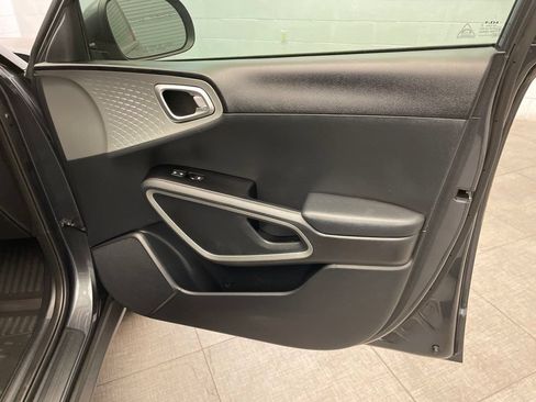 Used 2022 Kia Soul LX FWD image 26