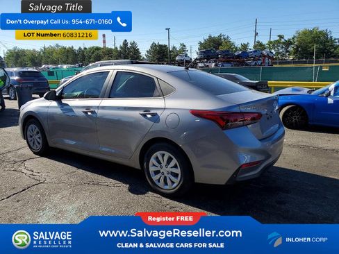 Used 2022 Hyundai Accent SE FWD image 3