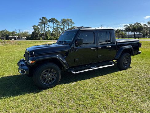 Certified 2024 Jeep Gladiator Sport AWD/4WD image 7