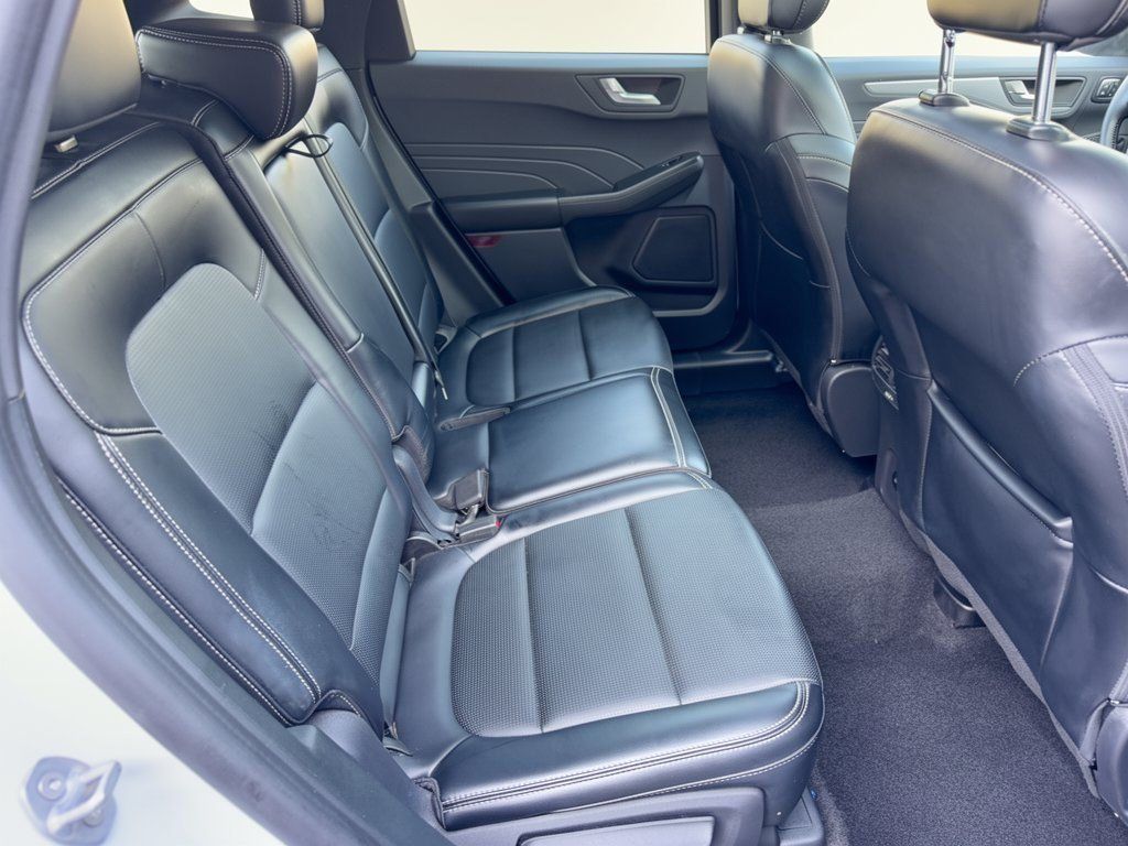 Used 2025 Ford Escape Platinum AWD/4WD image 29
