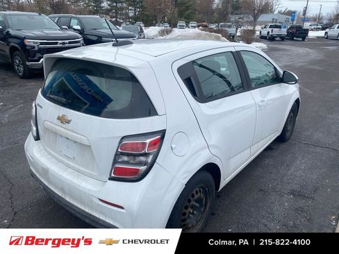 Used 2017 Chevrolet Sonic LT image 2