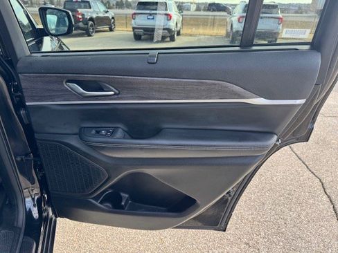 Used 2024 Jeep Grand Cherokee L Limited w/ Luxury Tech Group II image 34