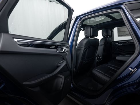 Certified 2026 Porsche Macan AWD/4WD image 21