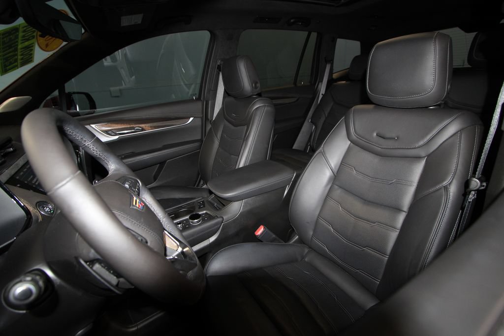 Used 2023 Cadillac XT6 Premium Luxury w/ Platinum Package FWD image 4