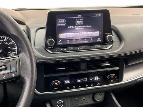 Used 2023 Nissan Rogue SV image 5