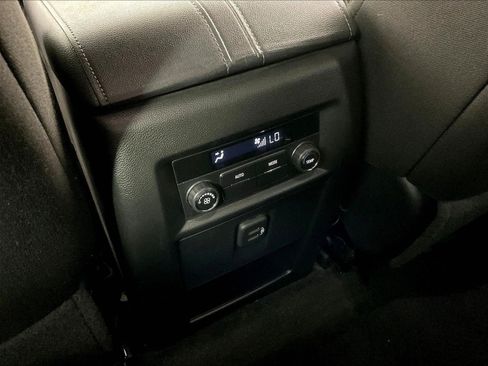 Used 2023 Chevrolet Traverse LT FWD image 10