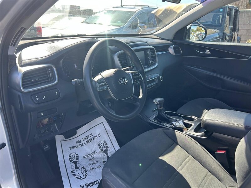 Used 2019 Kia Sorento AWD V6 image 16