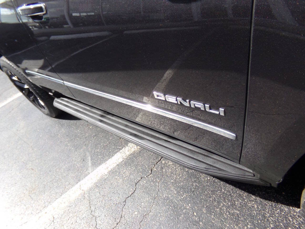 Used 2015 GMC Yukon Denali w/ Touring Package AWD/4WD image 48