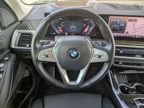 Used 2024 BMW X7 xDrive40i w/ Premium Package image 18