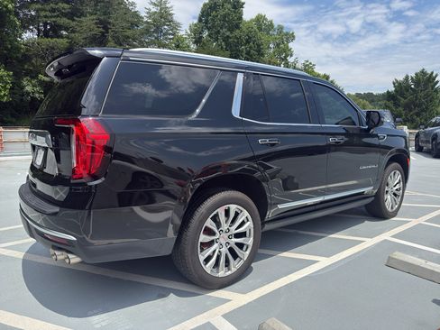 Used 2023 GMC Yukon Denali w/ Advanced Technology Package AWD/4WD image 3