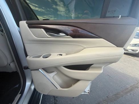 Used 2016 Cadillac Escalade Premium AWD/4WD image 18