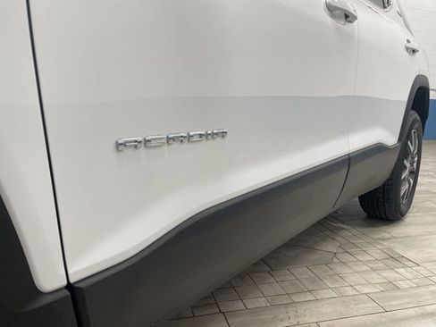 Used 2023 GMC Acadia SLE image 38