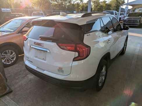 Used 2020 GMC Terrain SLE w/ Driver Convenience Package image 4